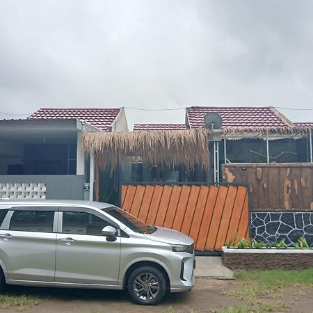 Villa Btn Mahkota Pemenang 13 Tamarin 3A Esterno foto