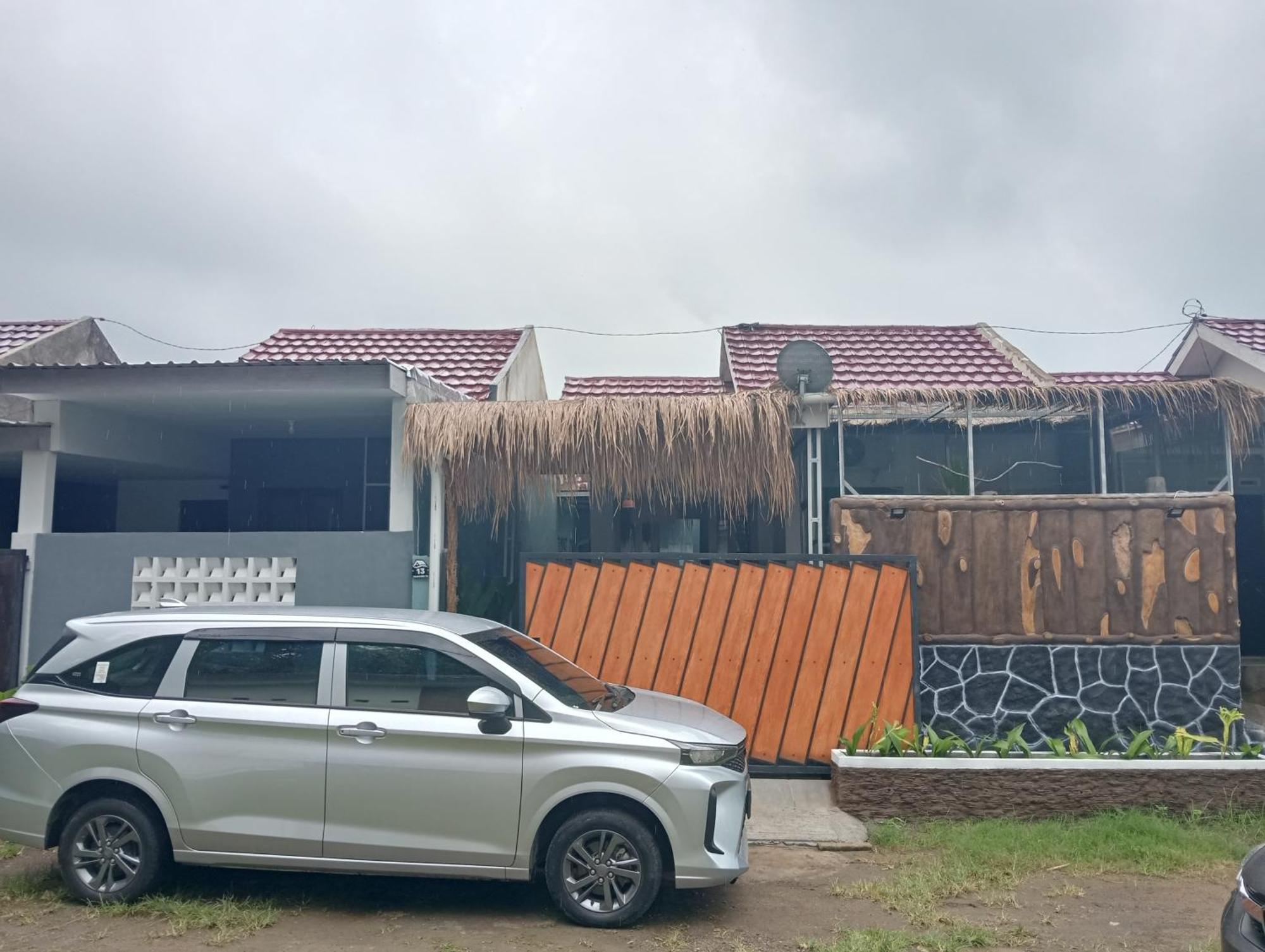Villa Btn Mahkota Pemenang 13 Tamarin 3A Esterno foto